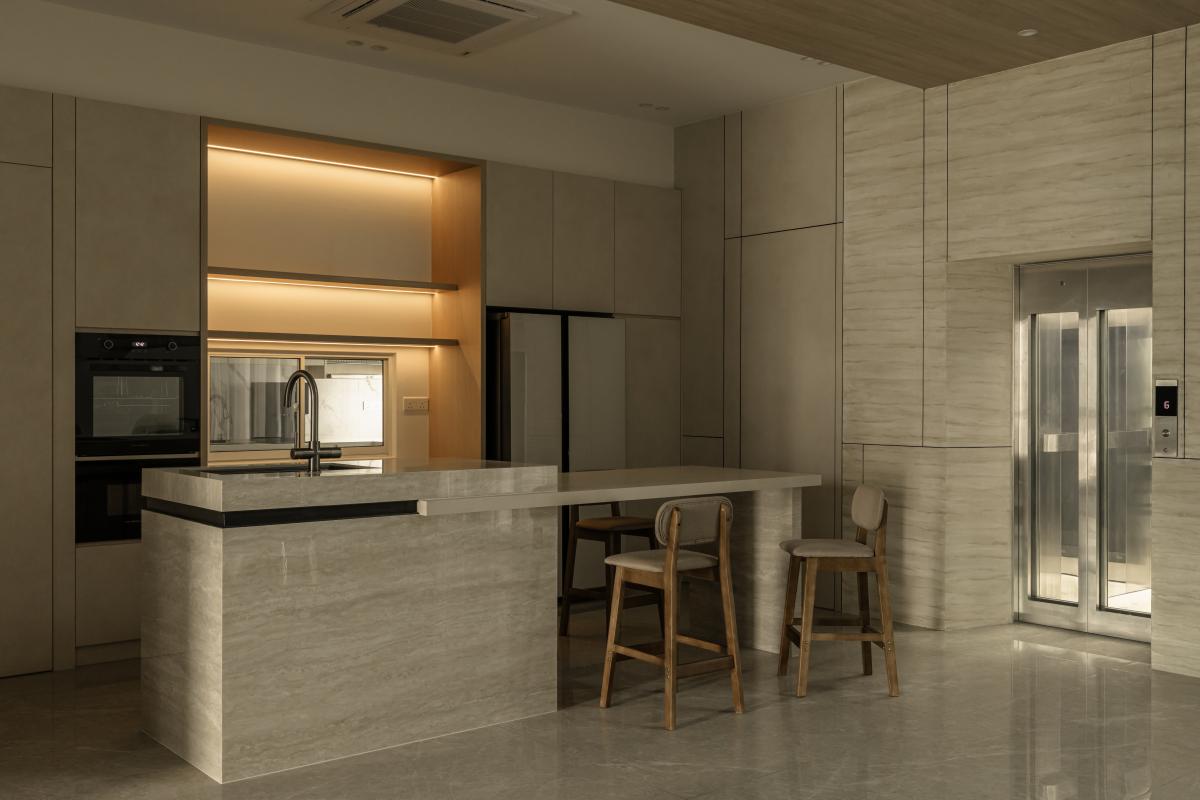 Warm Contemporary Elegance, Timeless Luxury